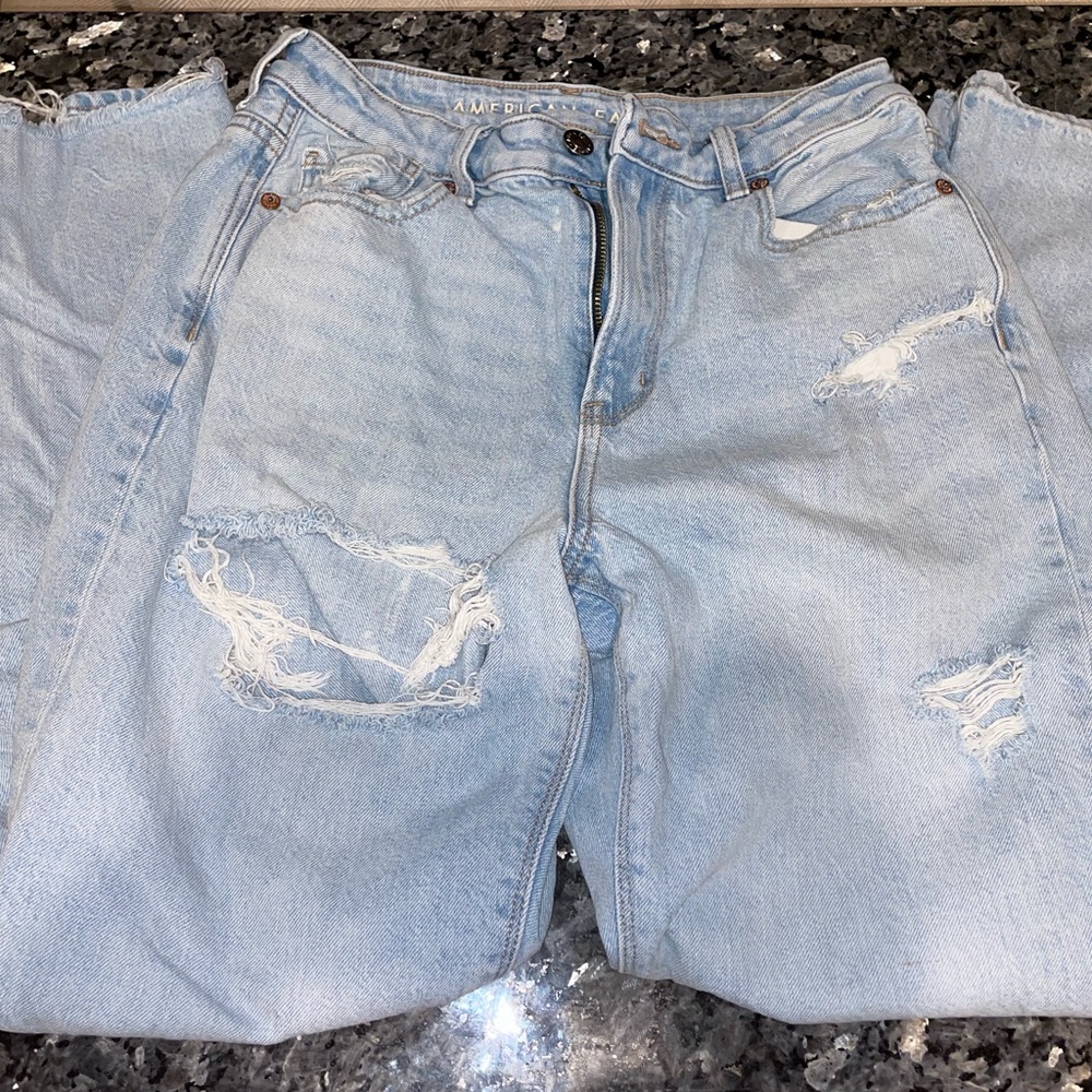 american eagle distressed boyfriend jean